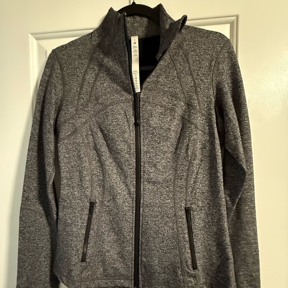 lululemon athletica Women's jacket barely worn! - Picture 3 of 4